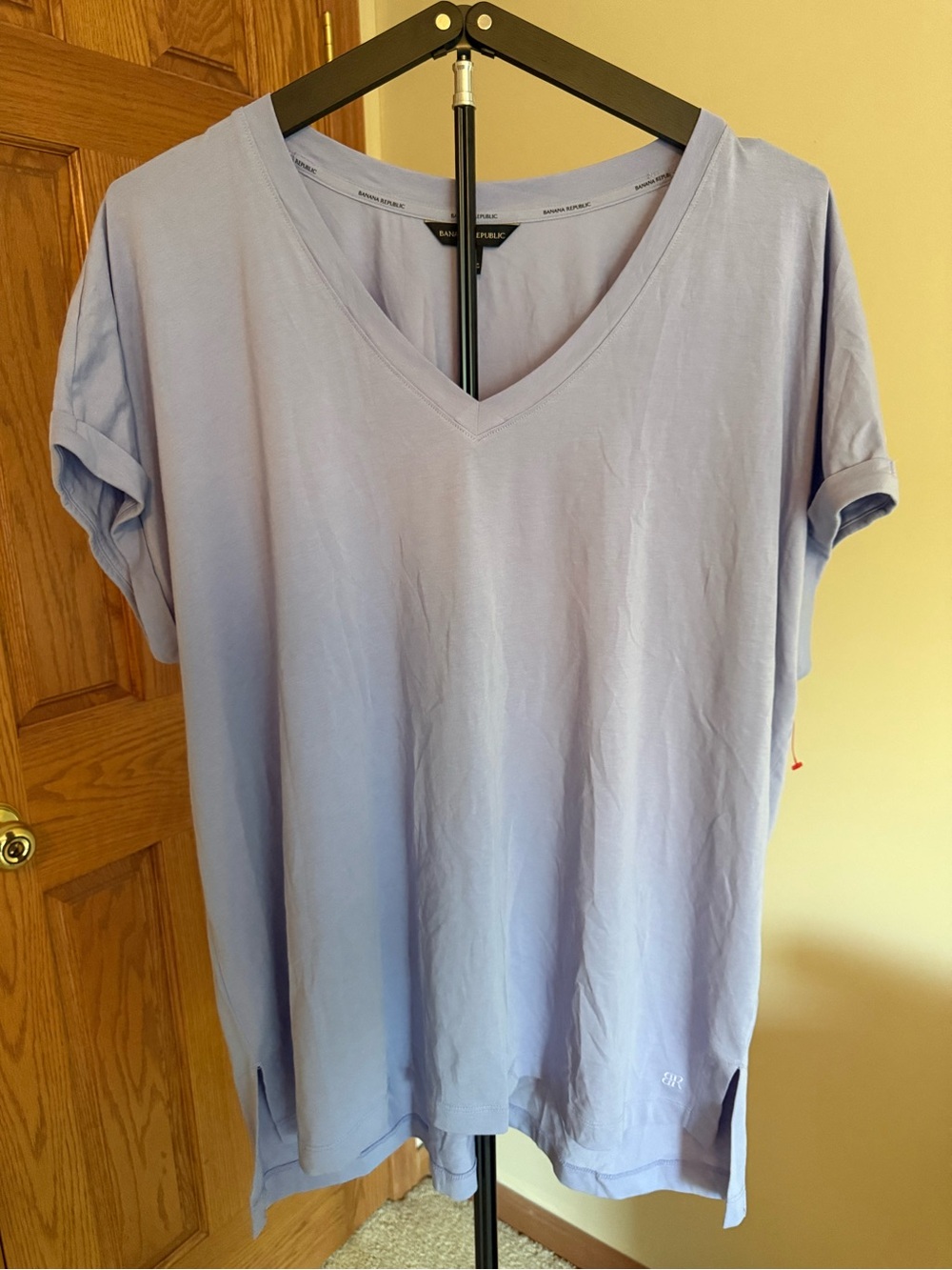 Banana Republic Lavender V-Neck Short Sleeve Tee